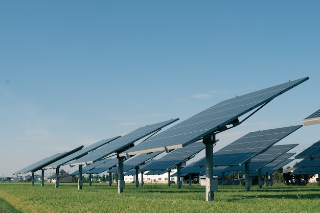 Foto energiecentrale met behulp van hernieuwbare zonne-energie