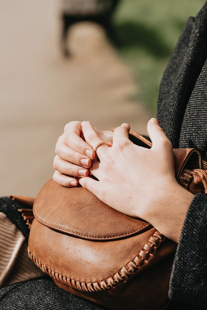 Enerzijds met een rubberen ring, huwelijksconcept en vrijheid, moderniteit