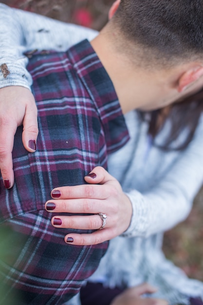 写真 ネルシャツの婚約指輪