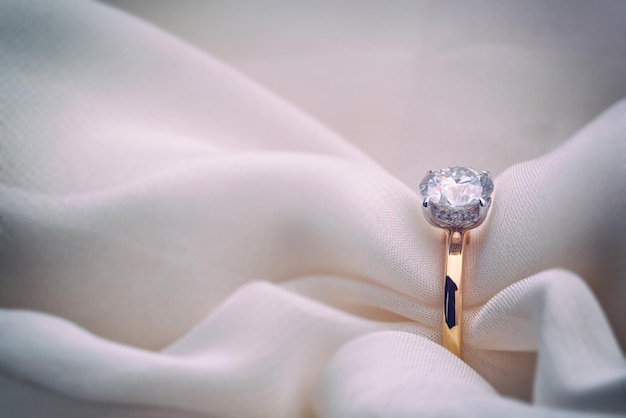 Engagement Ring With Round Cut Diamond