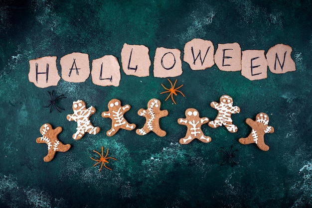 Enge halloween-koekjes in de vorm van mama