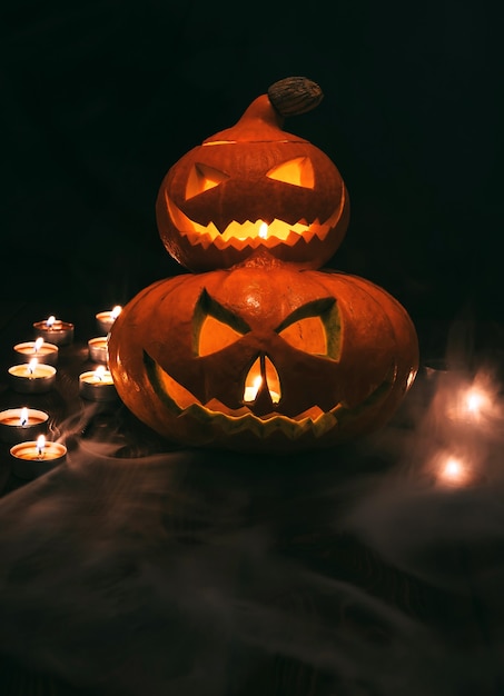 Enge pompoenlantaarns verlichte decoratie voor Halloween