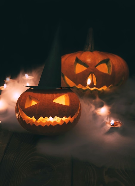 Enge pompoenlantaarns verlichte decoratie voor halloween