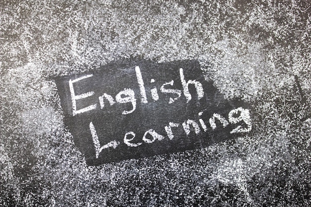 ENGELISH Learning tekst acroniem op krijtbord ENGLISH Learning studie examen kwalificatie concept