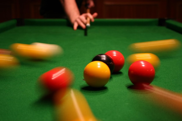 Engelse poolballen in beweging