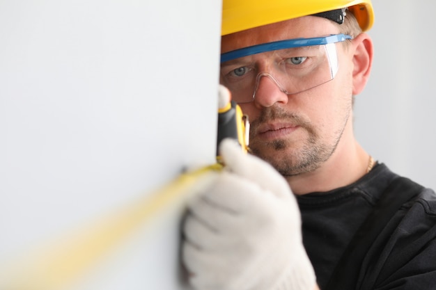 Engineer measuring wall size