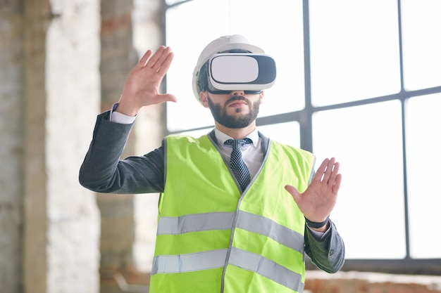 Engineer in virtual reality