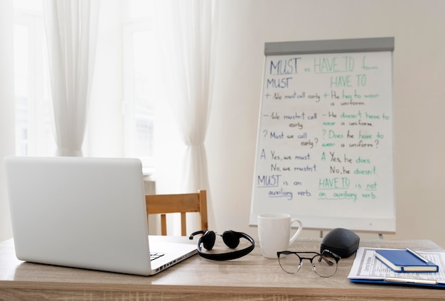 Photo english teacher equipment at home