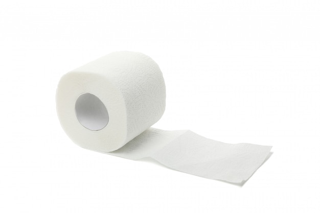 Enig toiletpapier dat op wit wordt geïsoleerd