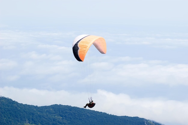 Enjoy the freedom with a paragliding flight