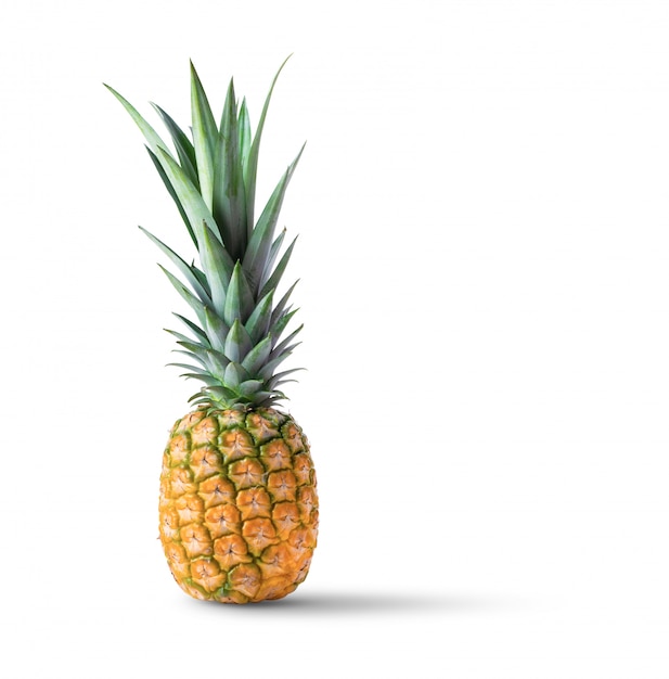 Enkele hele ananas op witte achtergrond