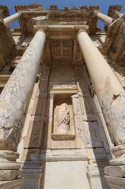 터키 에베소 고대 도시 셀주크 타운 이즈미르에 있는 엔노이아 정보 동상