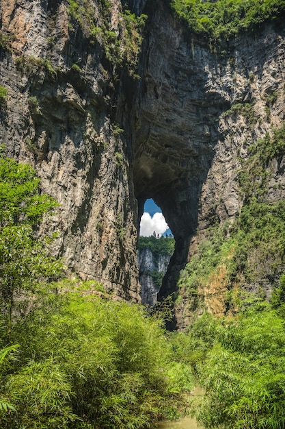 Enorme rotsachtige boog in Wulong National Park