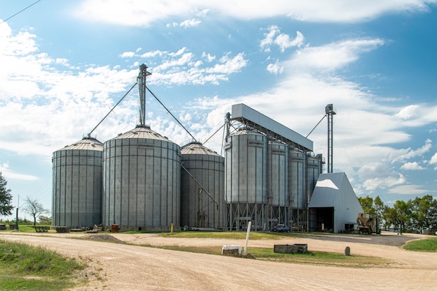 Foto enorme zaadsilo's in de stad tarariras, uruguay