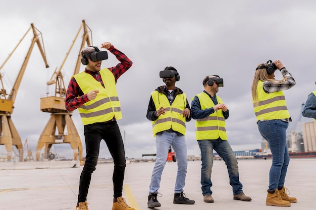 Photo enthusiastic construction workers experiencing vr technology