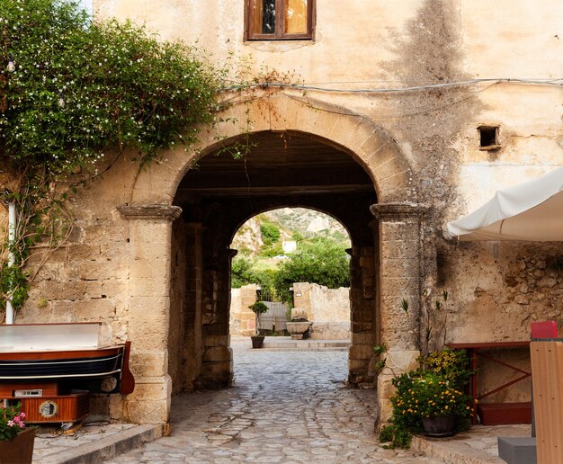 Photo entrance of the baglio courtyard in the little village of scopello sicily italy