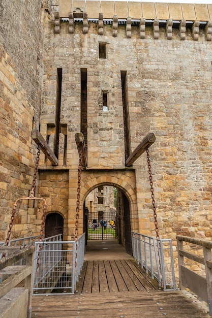 ChÃƒÂƒÃ‚Â¢teau de la Hunaudayeへの入り口は、中世の要塞、フランスのブルターニュです。フランスの歴史的建造物