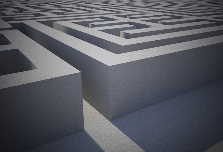 Photo entrance to difficult maze puzzle