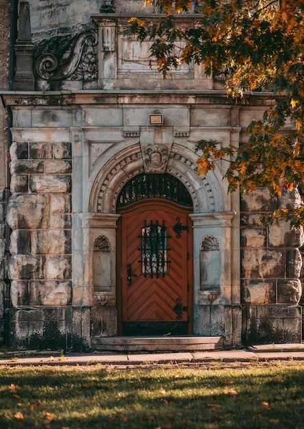 Photo entrance of historic building