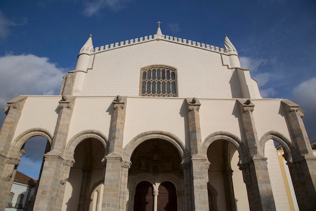 Вход в церковь Святого Франциска в Эворе, Португалия