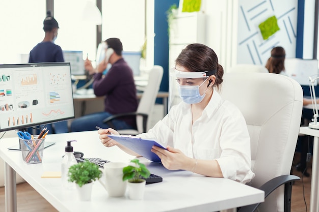 Офис здорового человека: как пандемия навсегда изменила места, где мы работаем