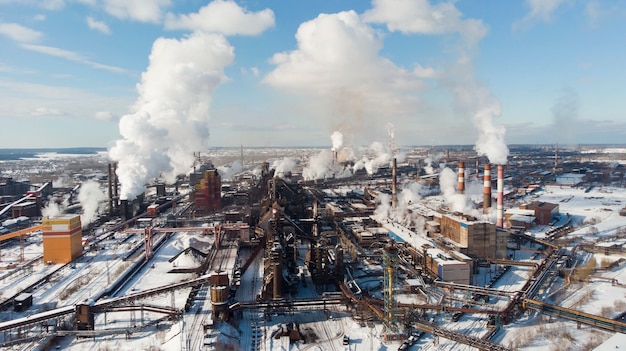 Экологическая катастрофа. Плохая экология в городе. Дым и смог. Загрязнение атмосферы растениями. Выхлопные газы. Вредные выбросы в окружающую среду