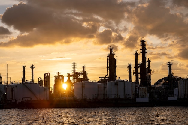 Foto inquinamento ambientale ed esterno dell'industria