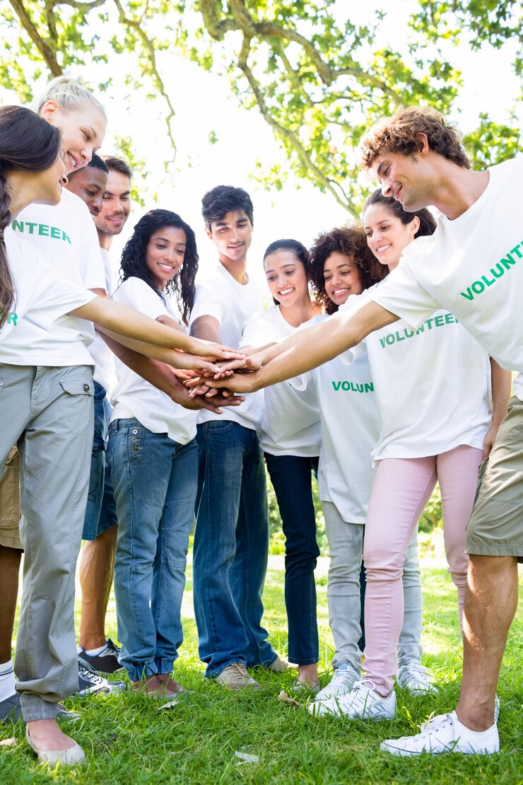 Photo environmentalists stacking hands