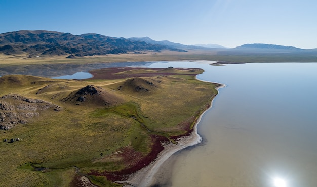 Эпическое горное озеро, аэрофотосъемка