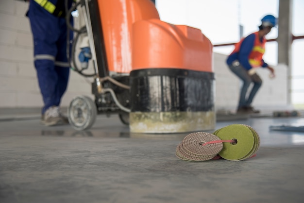 epoxyvloer in de bouwplaats van de pakhuisfabriek Japan, polijststeenbeton