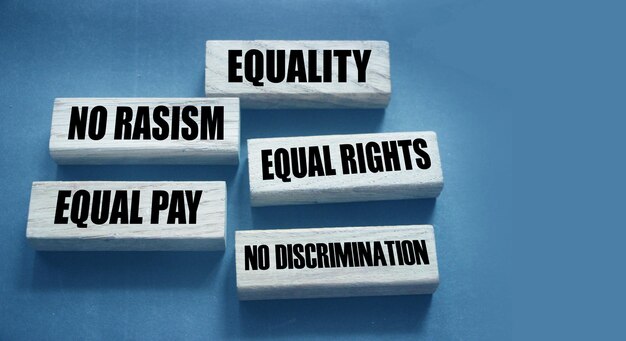 Photo equality no rasism equal pay and rights words on wooden blocks business and social equal opportunities concept