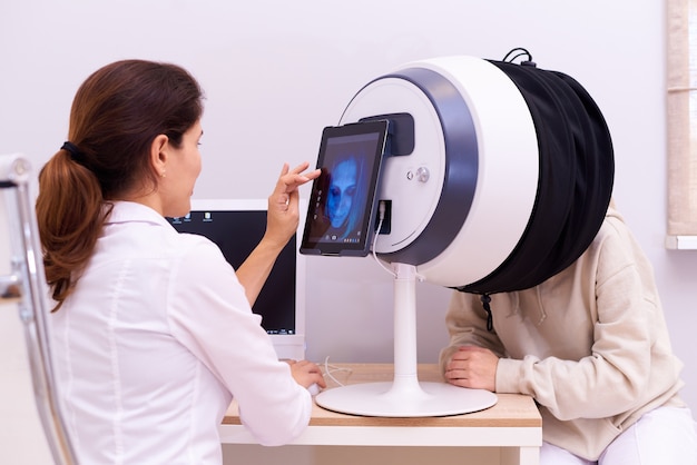 Equipment for the diagnosis of facial skin for dermatology and cosmetology.