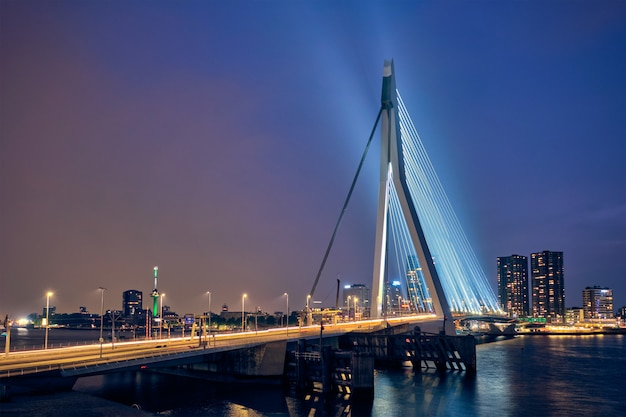 エラスムス橋、ロッテルダム、オランダ