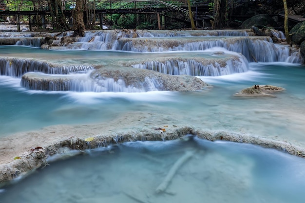 Erawan waterfallprachtige waterval in diep bosthailand