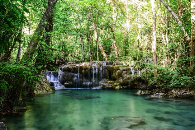 Erawan-waterval in de provincie van Kanchanaburi, thailand