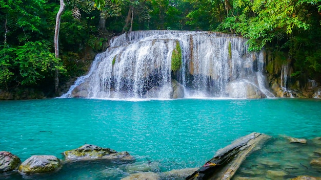 Erawan-waterval is prachtig en