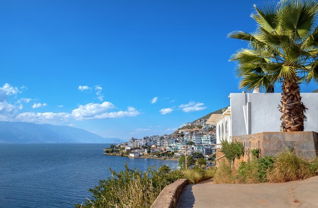 Foto lago erhai nella provincia cinese di dali yunnan