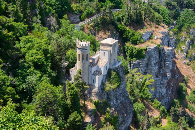 Erice, sicilië, italië. torretta pepoli