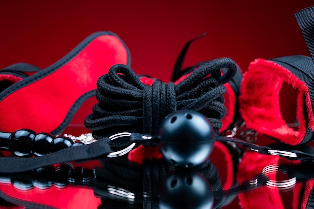 親密な性的ゲームのためのエロ緊縛おもちゃバインディングのための黒いロープのコイル