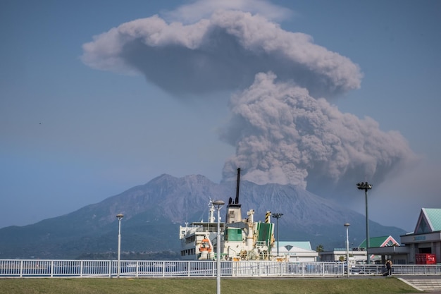 Foto eruzione del vulcano sakurajima