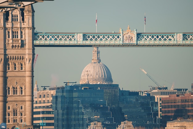 Ervaar de Tower Bridge van Londen en de St. Paul's Cathedral tijdens het gouden uur.