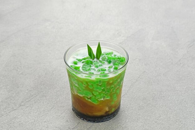 Es Cendol of Dawet is een traditioneel Indonesisch dessert bestaande uit cendol (gemaakt van rijstmeel).