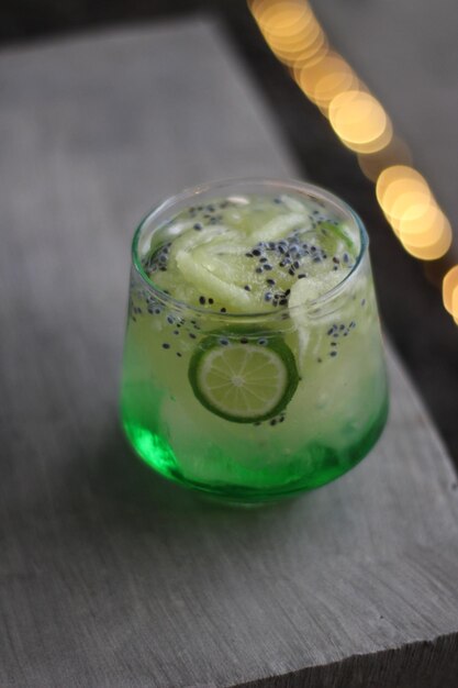 Photo es kuwut, a traditional balinese drink made from melon fruit syrup and basil seeds