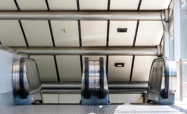 地下鉄の駅までのエスカレーター