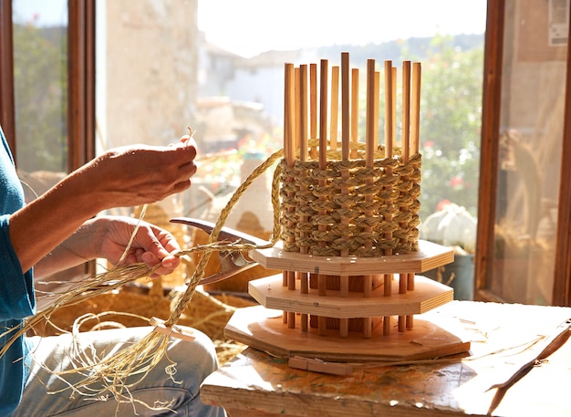 Photo esparto halfah grass crafts craftsman hands