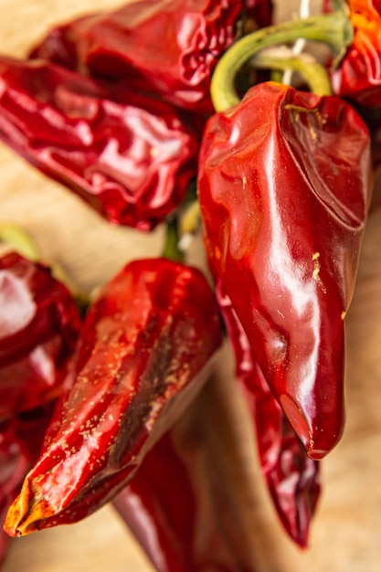 Espelette peper gedroogde groente kruiden maaltijd voedsel dieet snack op tafel kopieer ruimte voedsel achtergrond