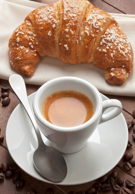 Espresso met croissant