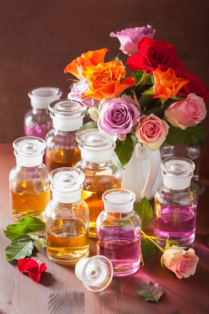 Photo essential oil and rose flowers aromatherapy spa perfumery