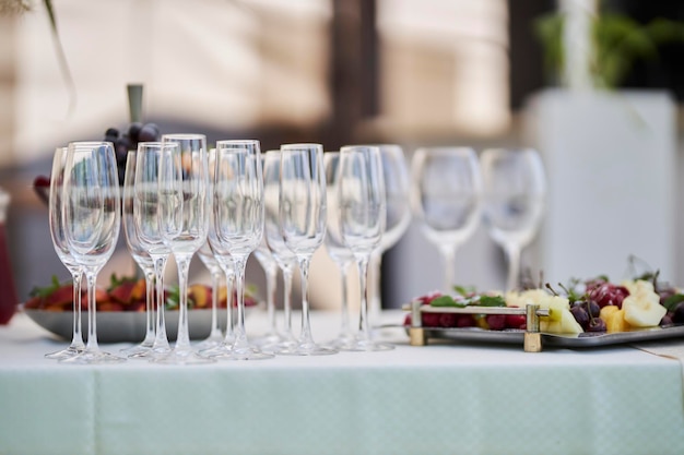 estive table setting wine glasses and a plate of fruit on the table