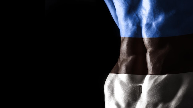 Флаг эстонии на национальной спортивной тренировке мышц пресса, концепция бодибилдинга, черный фон